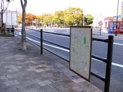 吉塚駅_中小企業振興センター前の通り